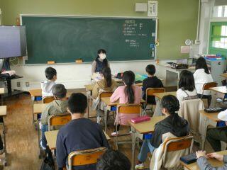 ６年２組の学習の様子